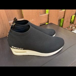 DNKY Black Woman High Top Slip On Size 7.5